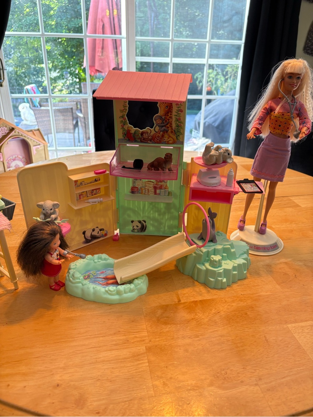 Mattel Barbie Pet Care Playset with Pink, Mint, and Purple Accents